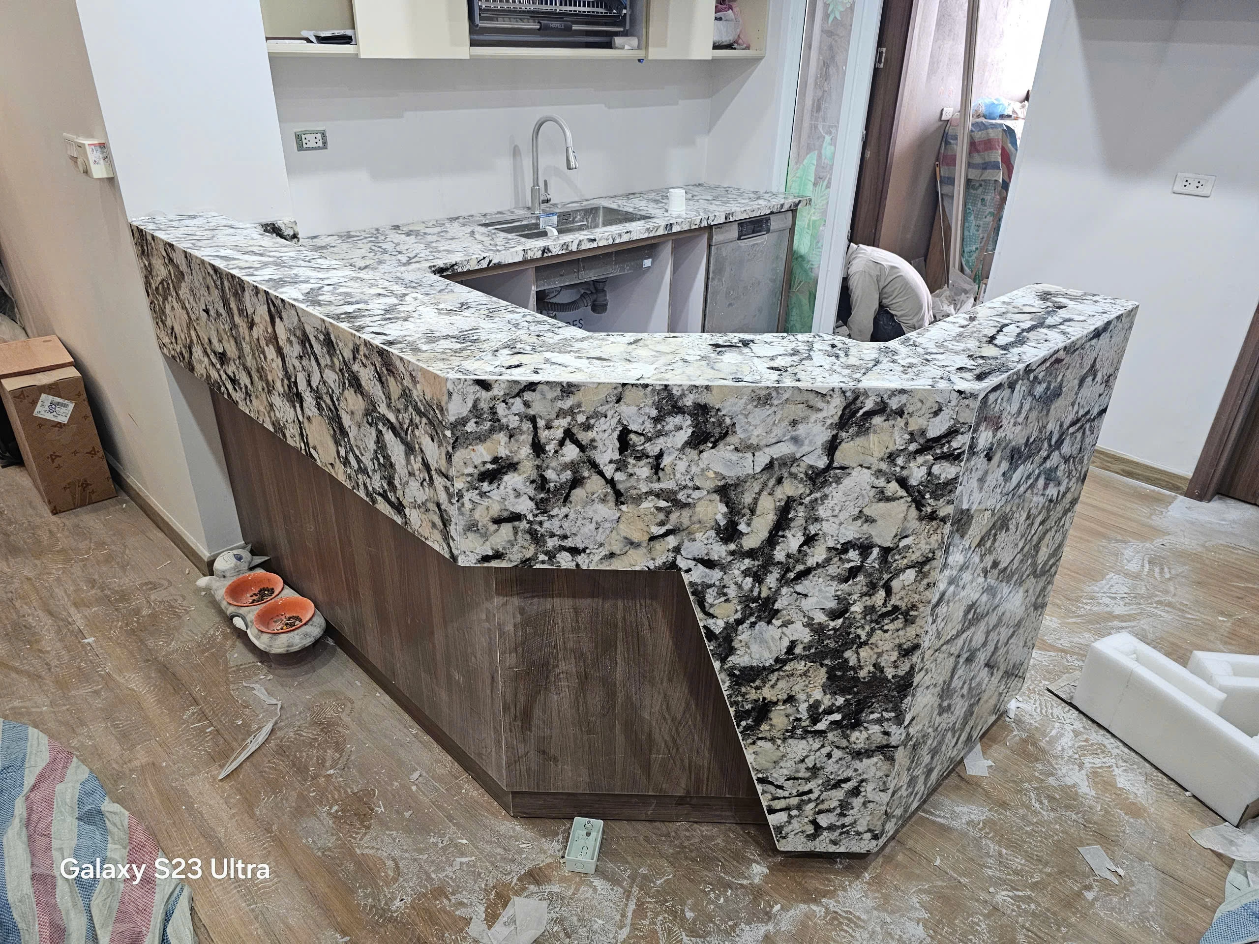 Đá mặt bếp trắng Alatka